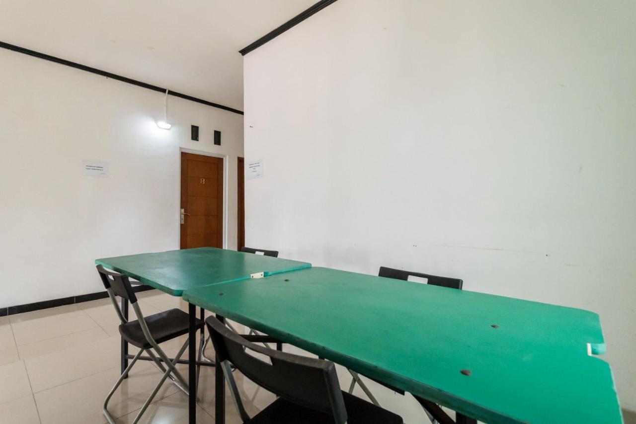 Hotel Reddoorz Near Terminal Bubulak Bogor Extérieur photo
