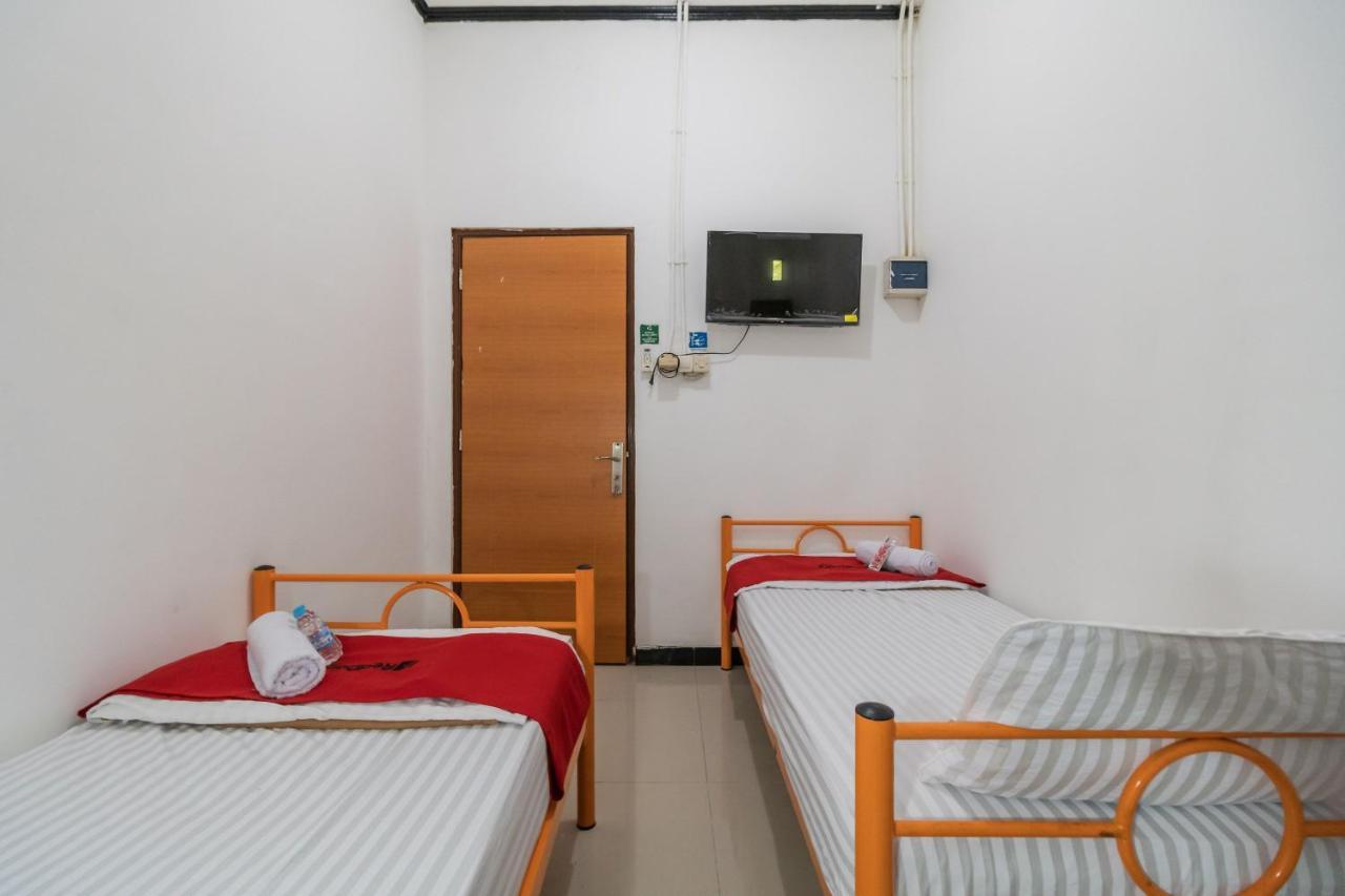 Hotel Reddoorz Near Terminal Bubulak Bogor Extérieur photo