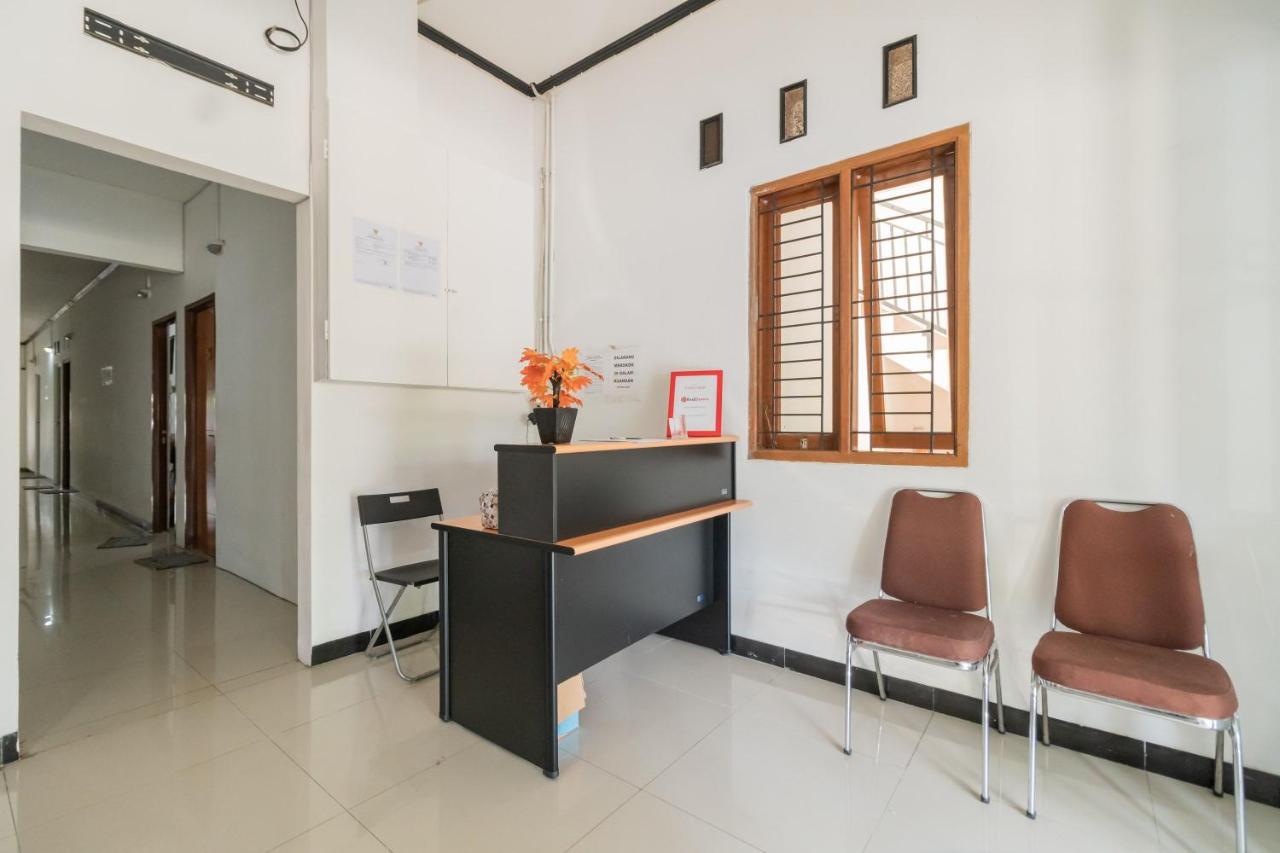 Hotel Reddoorz Near Terminal Bubulak Bogor Extérieur photo